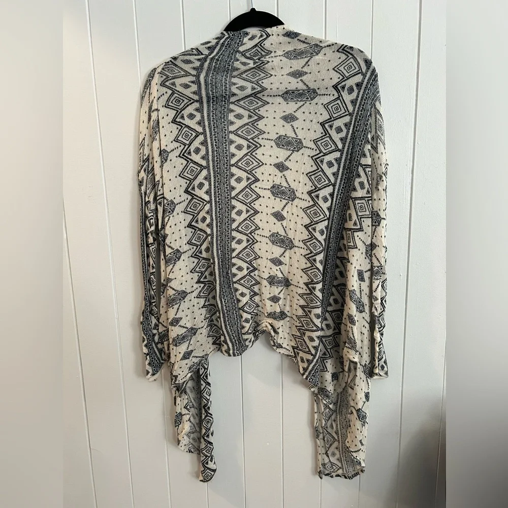 Lightweight Patterned Cardigan - Picture 2 of 3